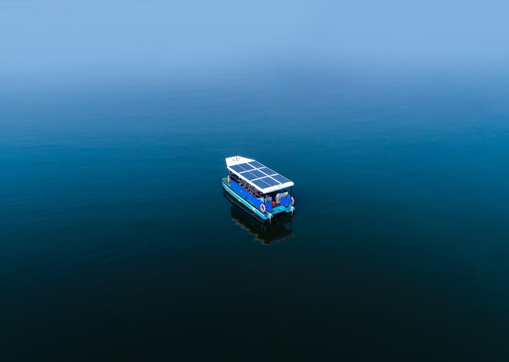 erleben sie völlige entspannung und stressabbau in unserem hochmodernen floating tank – schwerelos schweben und neue energie tanken.