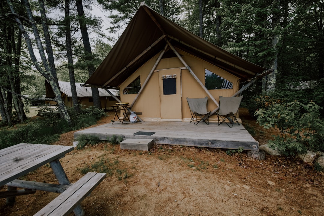 erleben sie luxuriöses camping mit glamping – komfort und natur perfekt vereint für unvergessliche outdoor-abenteuer.
