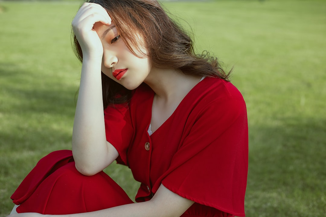 erkennen sie die anzeichen eines herzinfarkts bei frauen: wichtige symptome und unterschiede im vergleich zu männern, um frühzeitig handeln zu können.