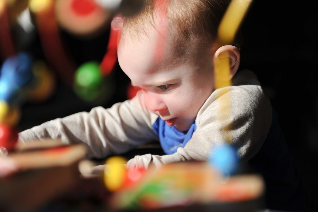 entdecken sie piagets entwicklungsstufen und verstehen sie die kognitiven entwicklungsphasen von kindern, um lernprozesse gezielt zu fördern.